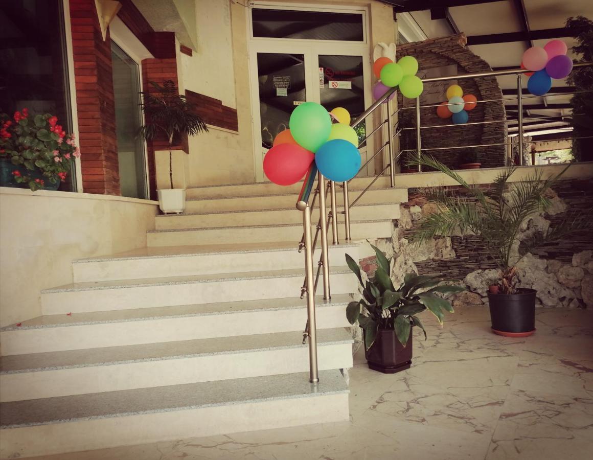 Discret Hotel & Restaurant Vladaya Ngoại thất bức ảnh