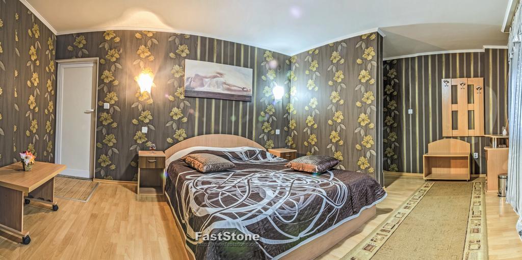 Discret Hotel & Restaurant Vladaya Ngoại thất bức ảnh